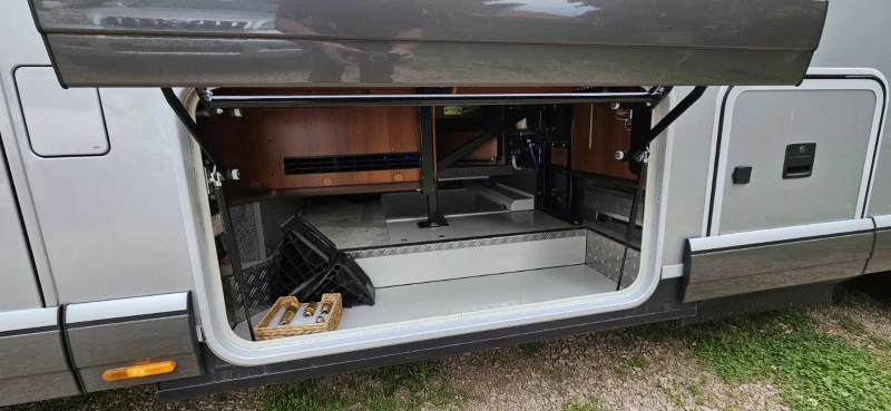 Кемпер Carthago Chic E-Line QB51 Yachting, снимка 14 - Каравани и кемпери - 52189453