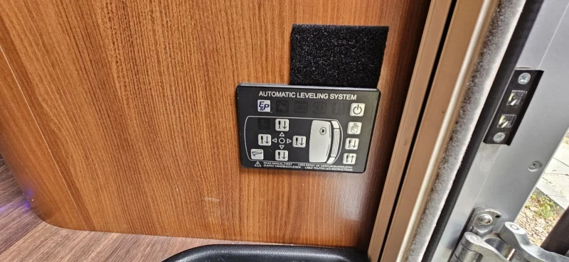 Кемпер Carthago Chic E-Line QB51 Yachting, снимка 12 - Каравани и кемпери - 52189453