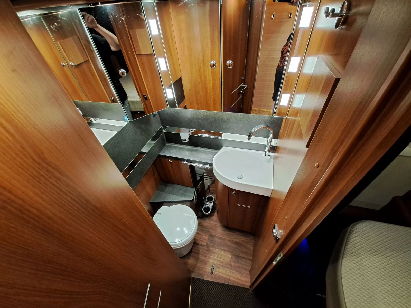  Carthago Chic E-Line QB51 Yachting | Mobile.bg   9