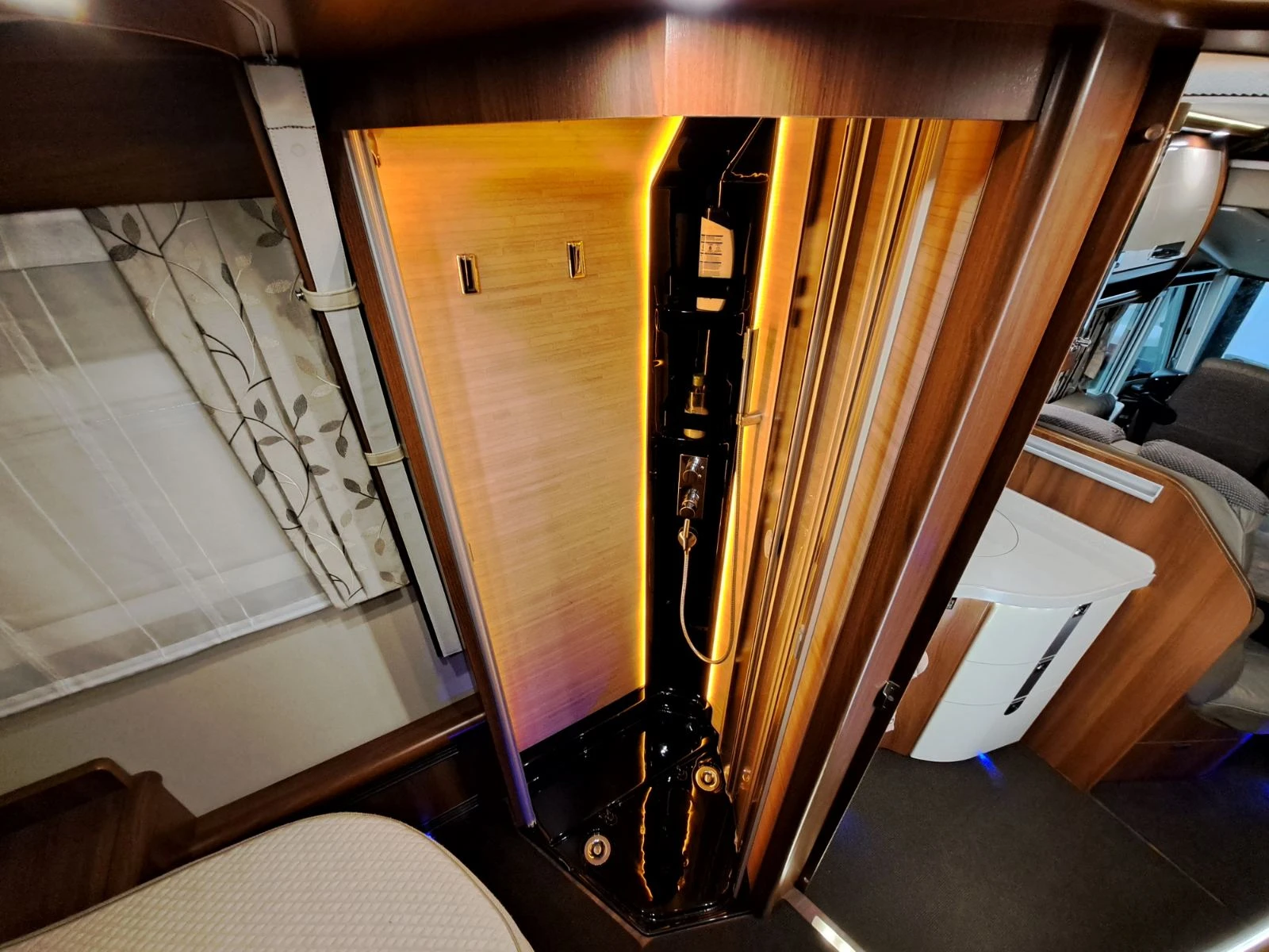  Carthago Chic E-Line QB51 Yachting | Mobile.bg   10