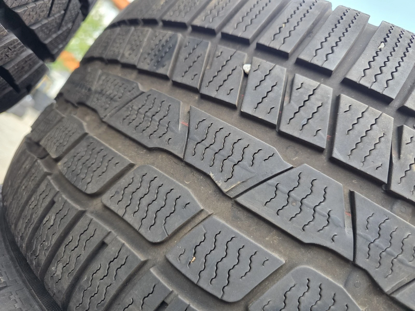 Гуми Зимни 255/45R17, снимка 6 - Гуми и джанти - 56664366