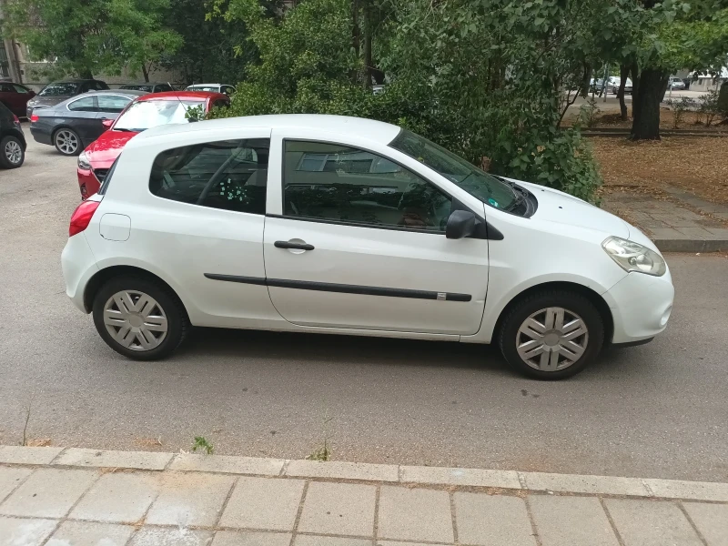 Renault Clio 1.5, снимка 2 - Автомобили и джипове - 48761800