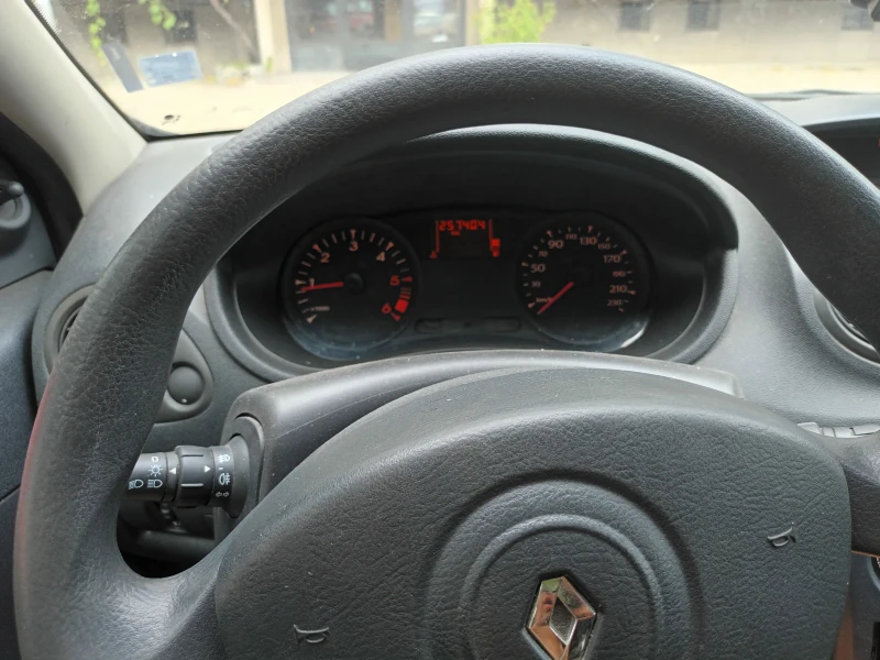 Renault Clio 1.5, снимка 5 - Автомобили и джипове - 48761800