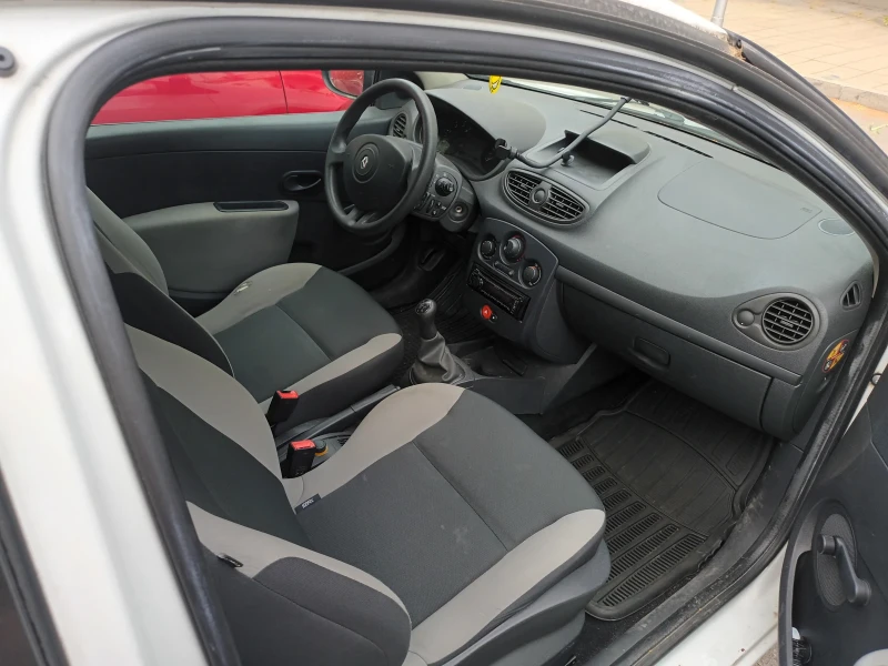 Renault Clio 1.5, снимка 7 - Автомобили и джипове - 48761800