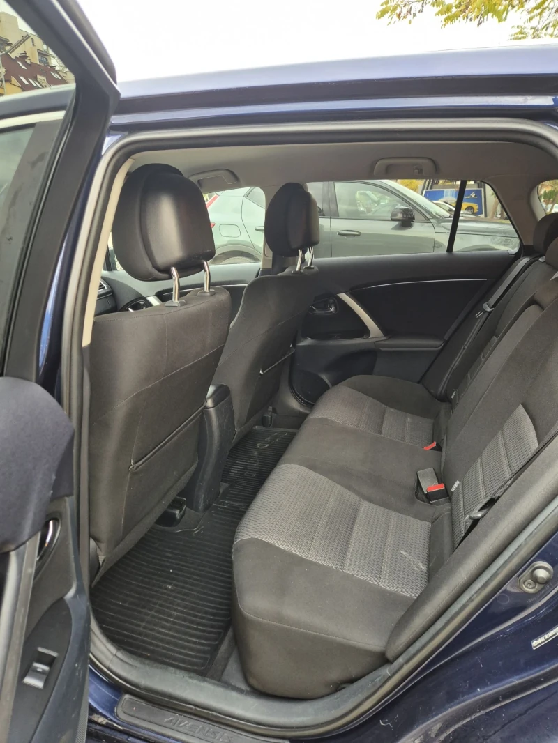 Toyota Avensis 1.6i Facelift , снимка 11 - Автомобили и джипове - 52437971