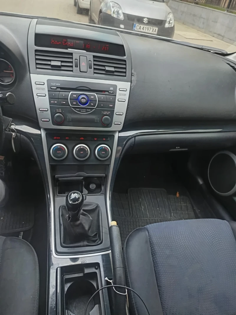 Mazda 6 КАПАРИРАНА   2.0 diesel , снимка 11 - Автомобили и джипове - 52875673