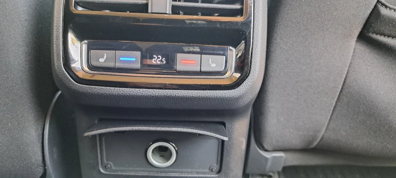 VW Passat 2.0 TDI, снимка 15 - Автомобили и джипове - 53115157