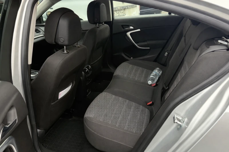 Opel Insignia, снимка 13 - Автомобили и джипове - 53394745