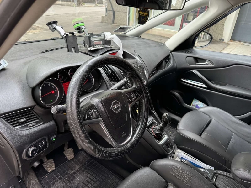 Opel Zafira 1.6 Метан заводски, снимка 9 - Автомобили и джипове - 53413799