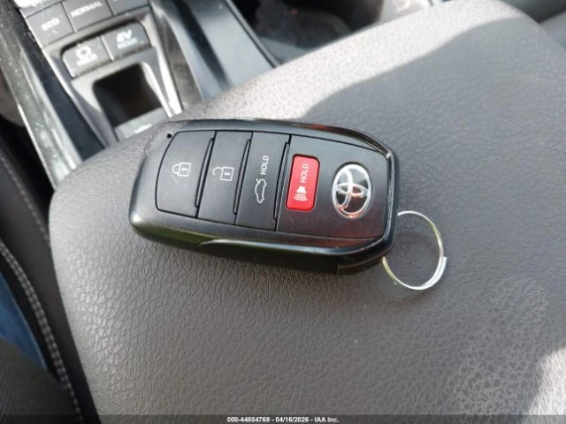 Toyota Camry * HYBRID* AWD* КОЖА* ПОДГРЕВ* ШИБИДАХ* , снимка 10 - Автомобили и джипове - 54719180