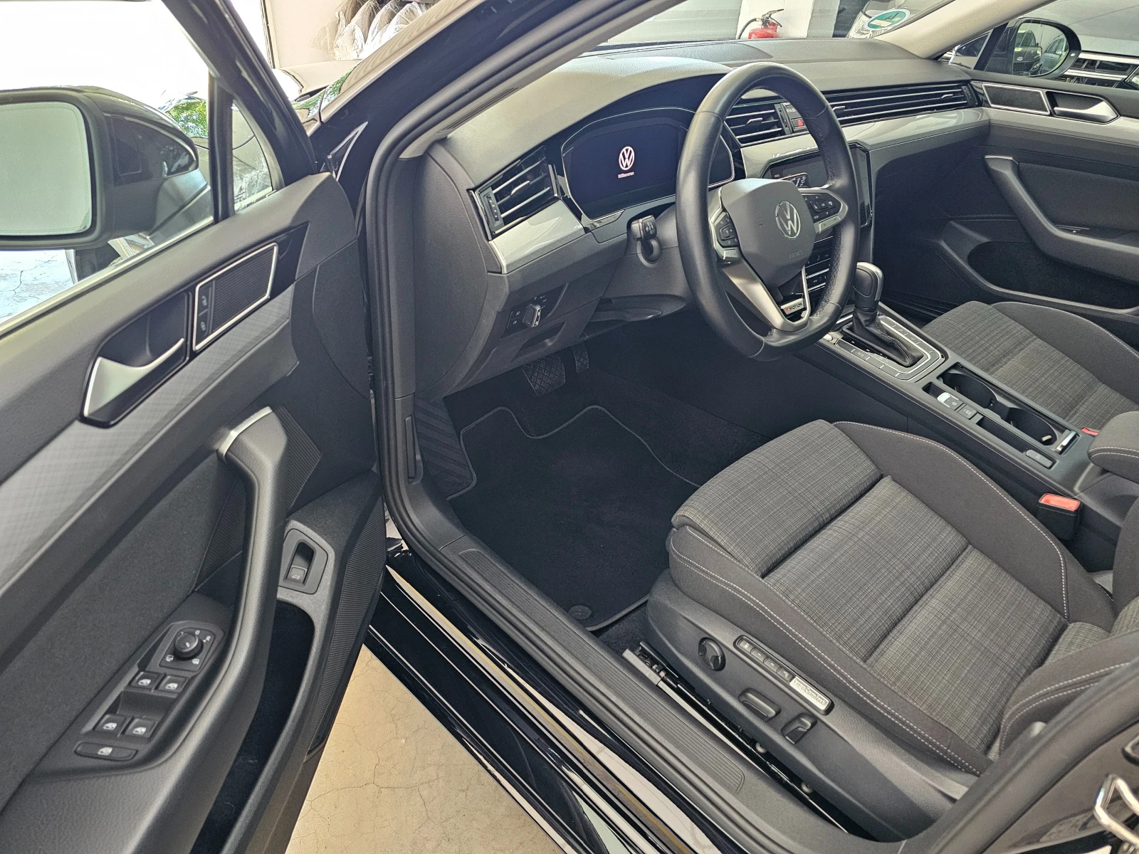 VW Passat 2.0TDI 4Motion"Dig Cockpit"IQ.LIGHT-Matrix - изображение 6