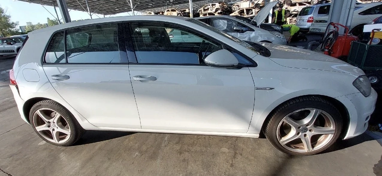 VW Golf 1.6TDI BLUE MOTION - изображение 6
