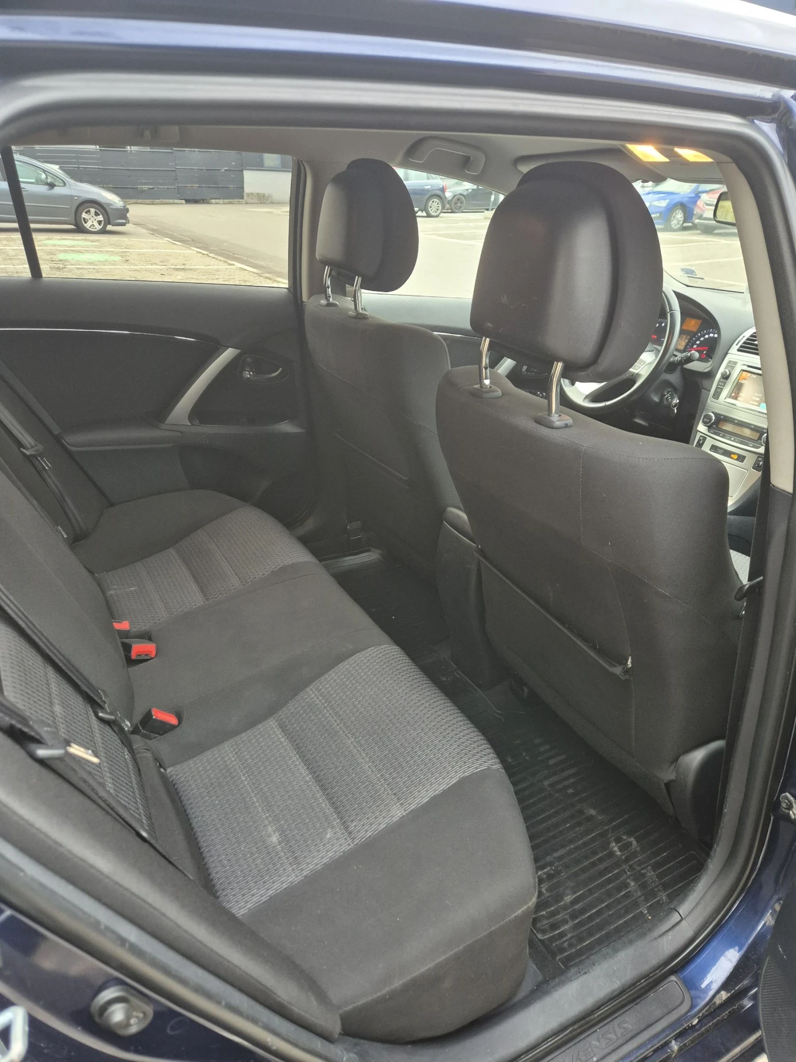 Toyota Avensis 1.6i Facelift  - изображение 10