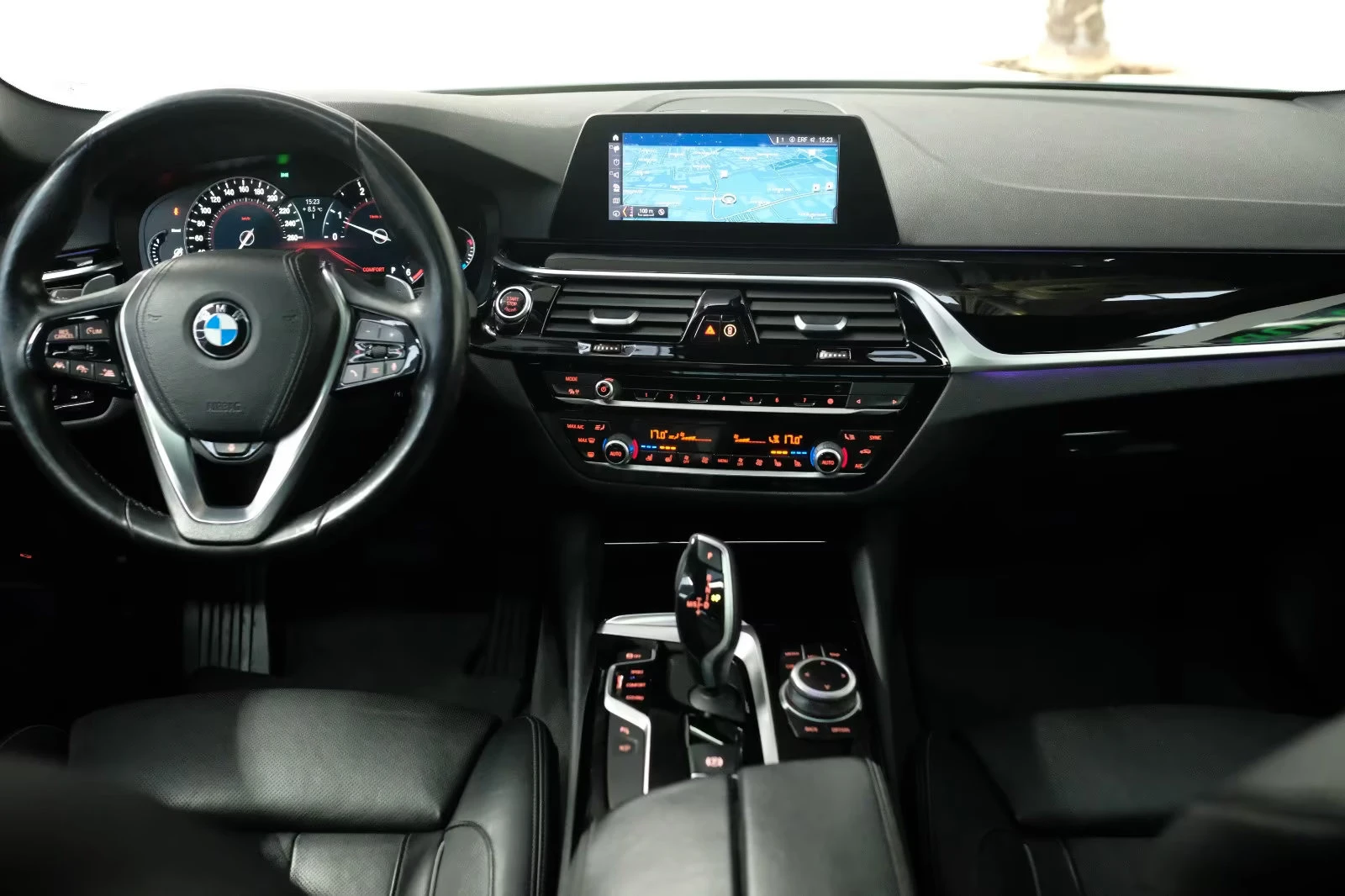 BMW 520 G30/190HP/xDRIVE/SPORT/HUD/PANO/360/�����/976v | Mobile.bg � ����������� 11