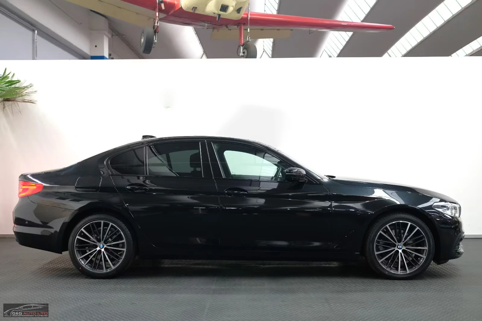 BMW 520 G30/190HP/xDRIVE/SPORT/HUD/PANO/360/ОБДУХ/976v - изображение 6