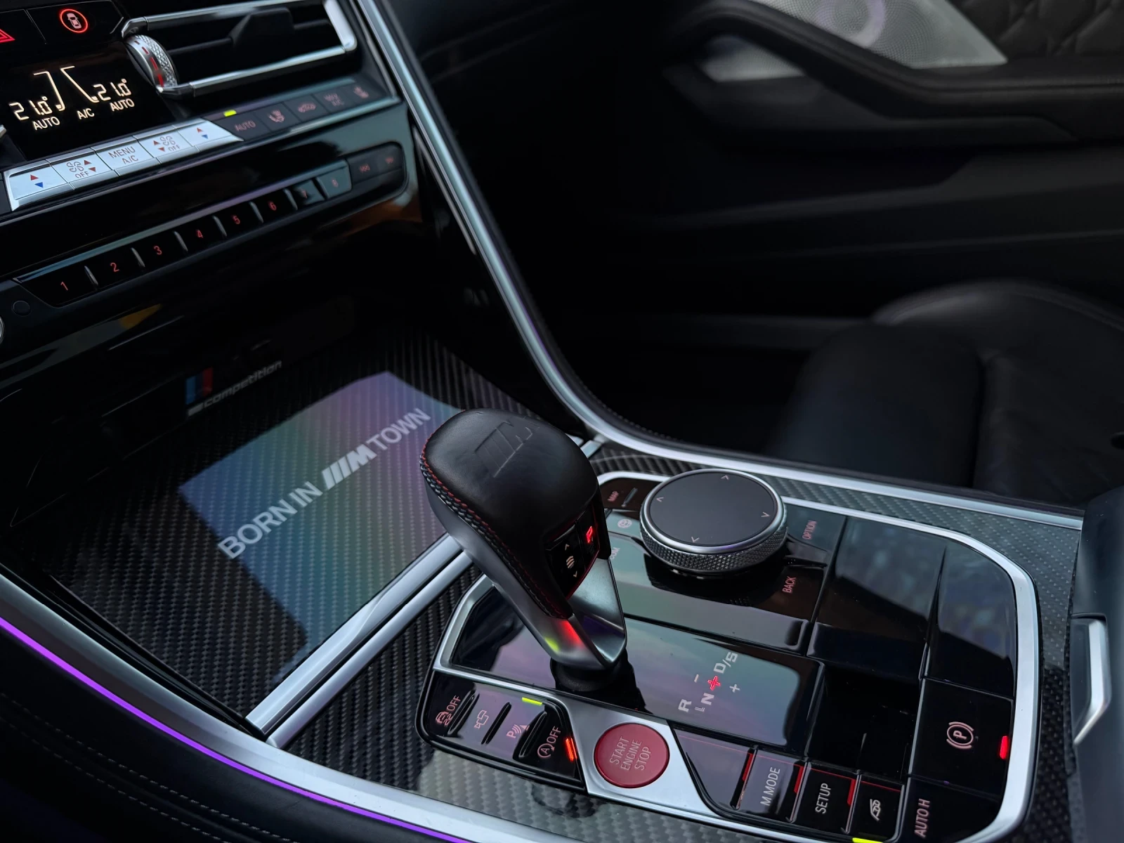 BMW M8 COMPETITION| B&W| CERAMIC| CARBON| BORN IN M TOWN, снимка 13 - Автомобили и джипове - 54726537