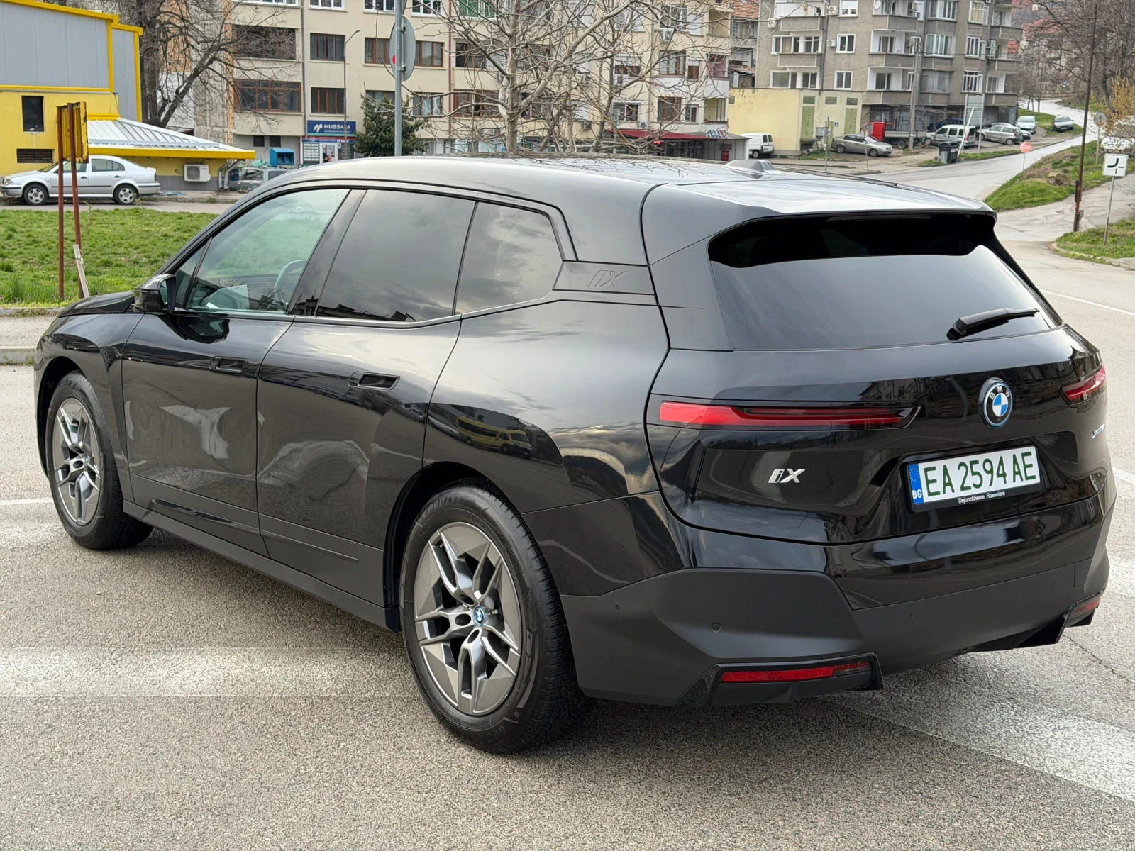 BMW iX, снимка 2 - Автомобили и джипове - 55318004