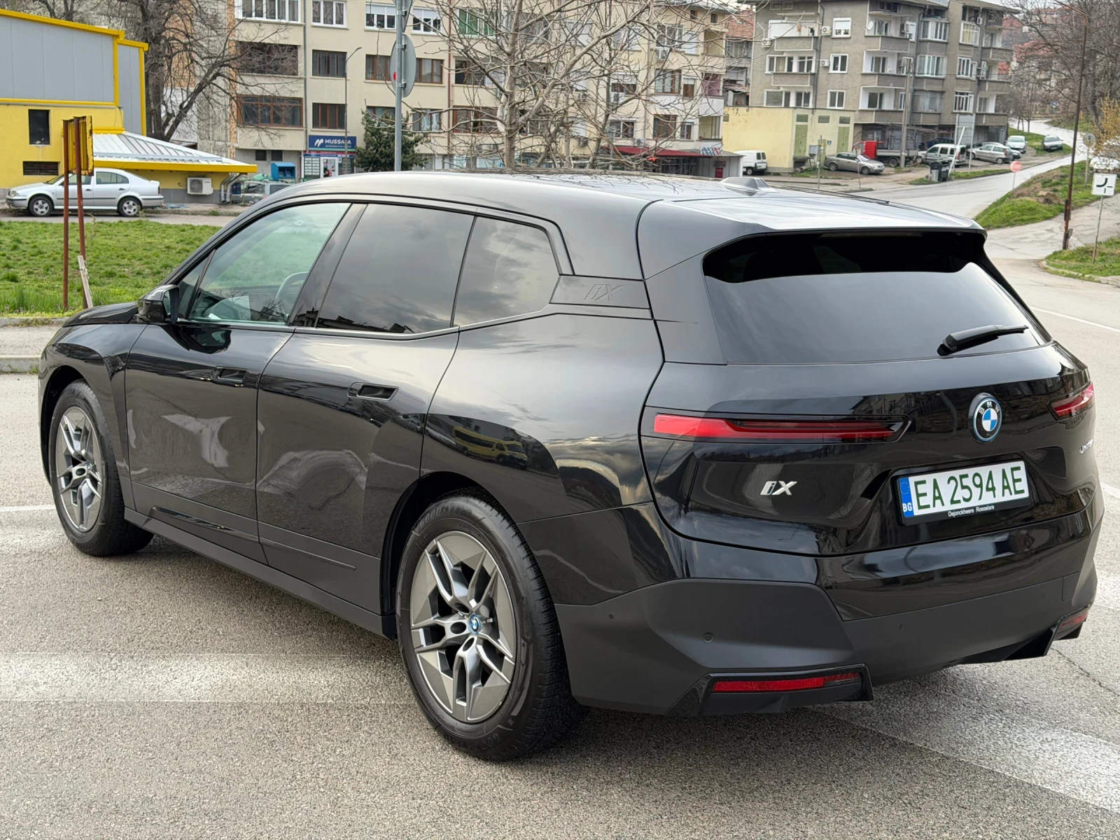 BMW iX, снимка 4 - Автомобили и джипове - 55318004