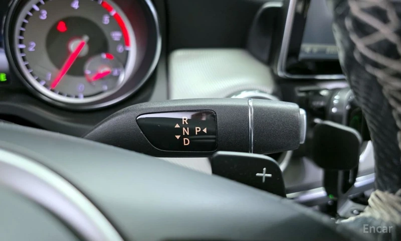 Mercedes-Benz GLA 200, снимка 9 - Автомобили и джипове - 53053651