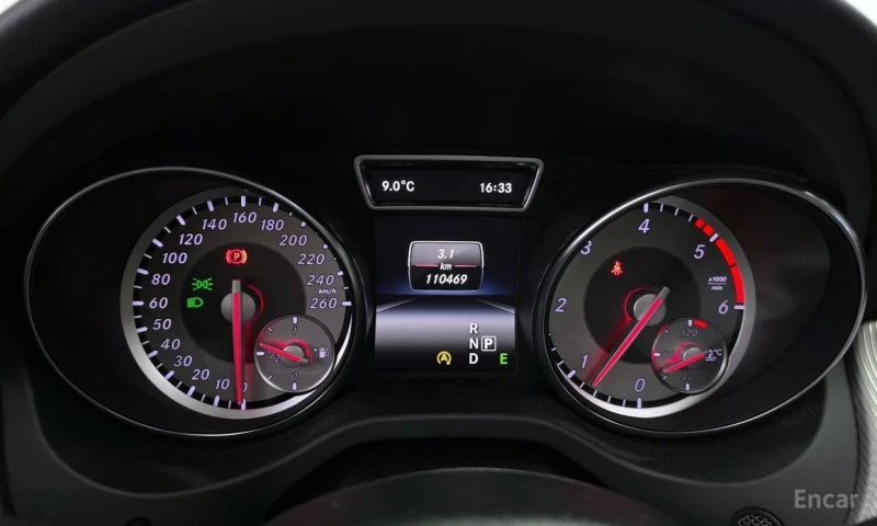 Mercedes-Benz GLA 200, снимка 8 - Автомобили и джипове - 53053651