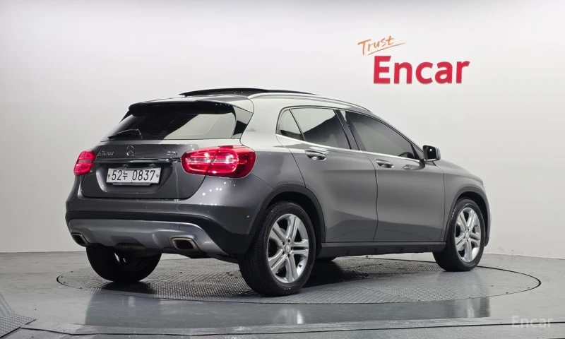 Mercedes-Benz GLA 200, снимка 2 - Автомобили и джипове - 53053651