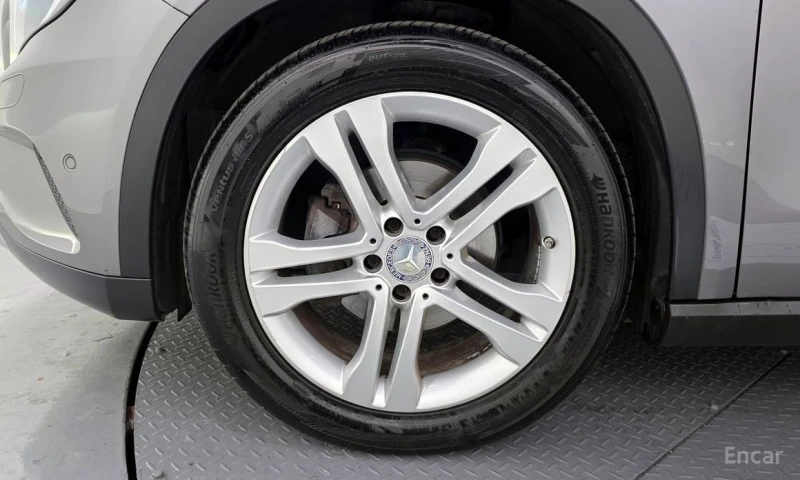 Mercedes-Benz GLA 200, снимка 5 - Автомобили и джипове - 53053651