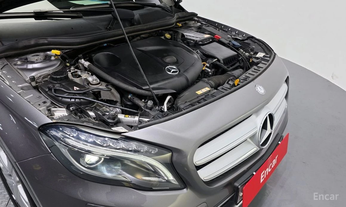 Mercedes-Benz GLA 200  - изображение 6