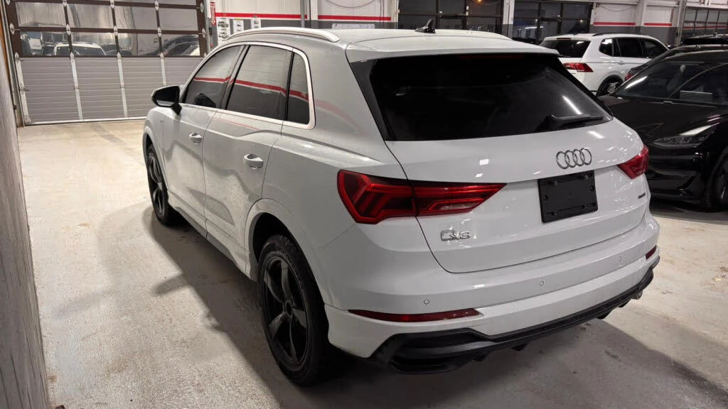 Audi Q3 quattro S Line 45 TFSI* АвтоКредит* (Цена до БГ) , снимка 3 - Автомобили и джипове - 53919534