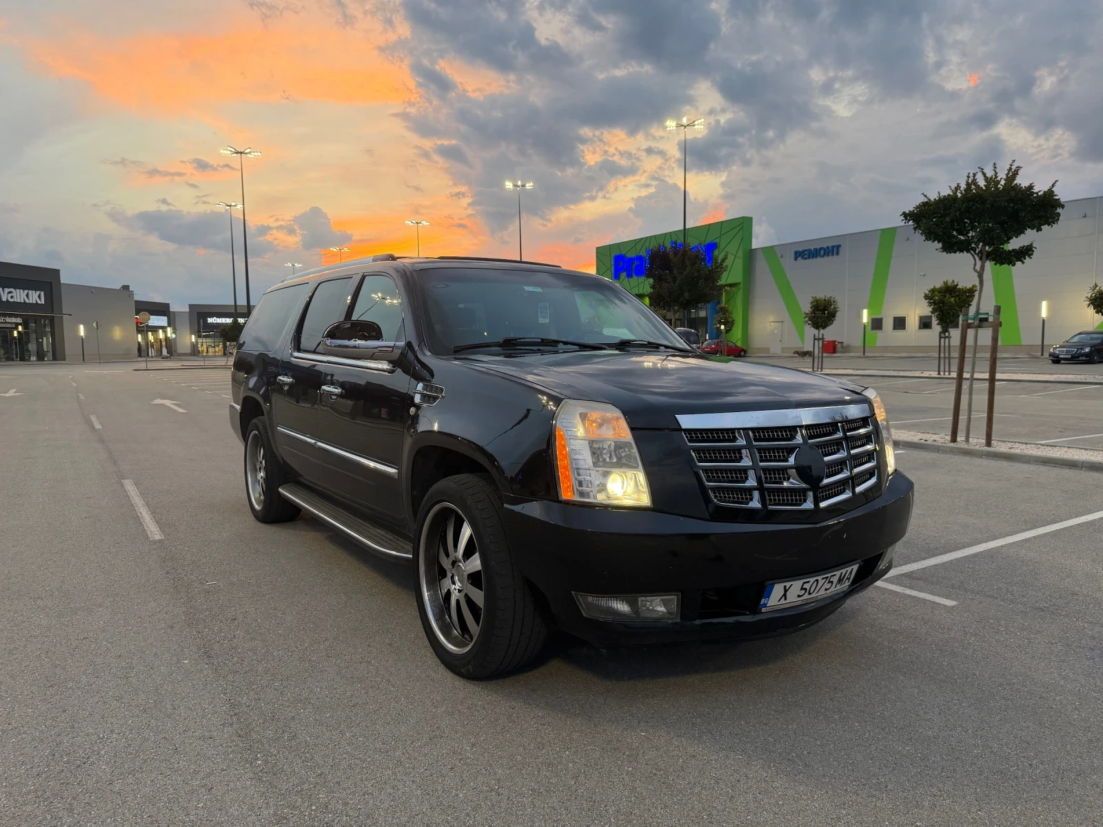 Cadillac Escalade, снимка 2 - Автомобили и джипове - 54838330