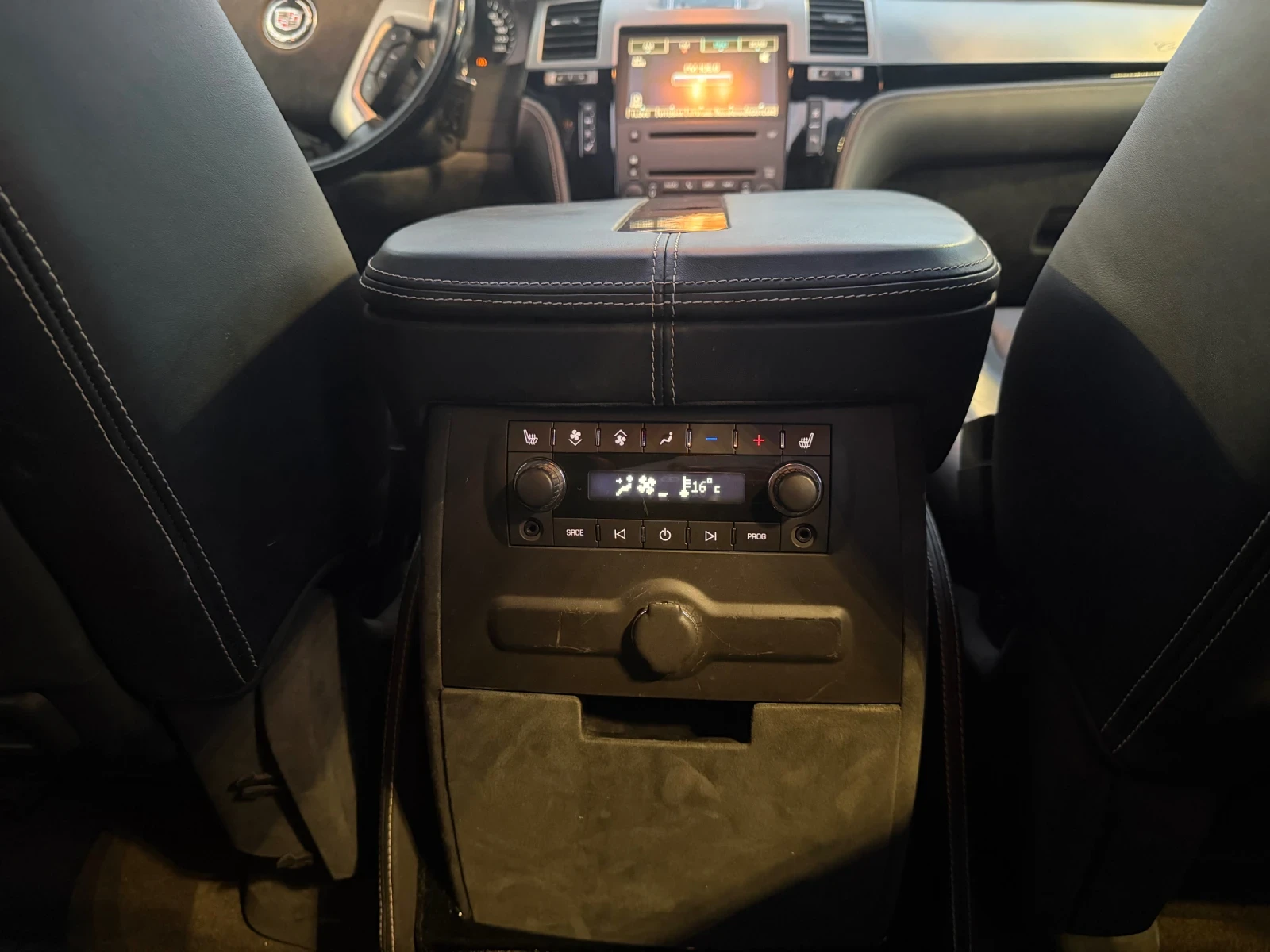 Cadillac Escalade, снимка 10 - Автомобили и джипове - 54838330