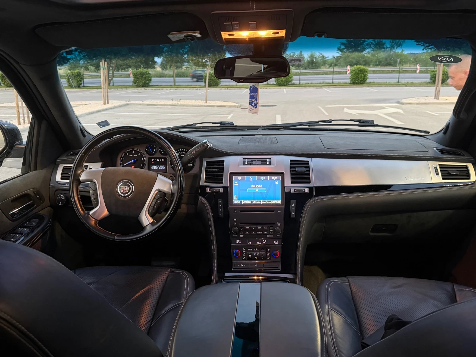 Cadillac Escalade, снимка 7 - Автомобили и джипове - 54838330
