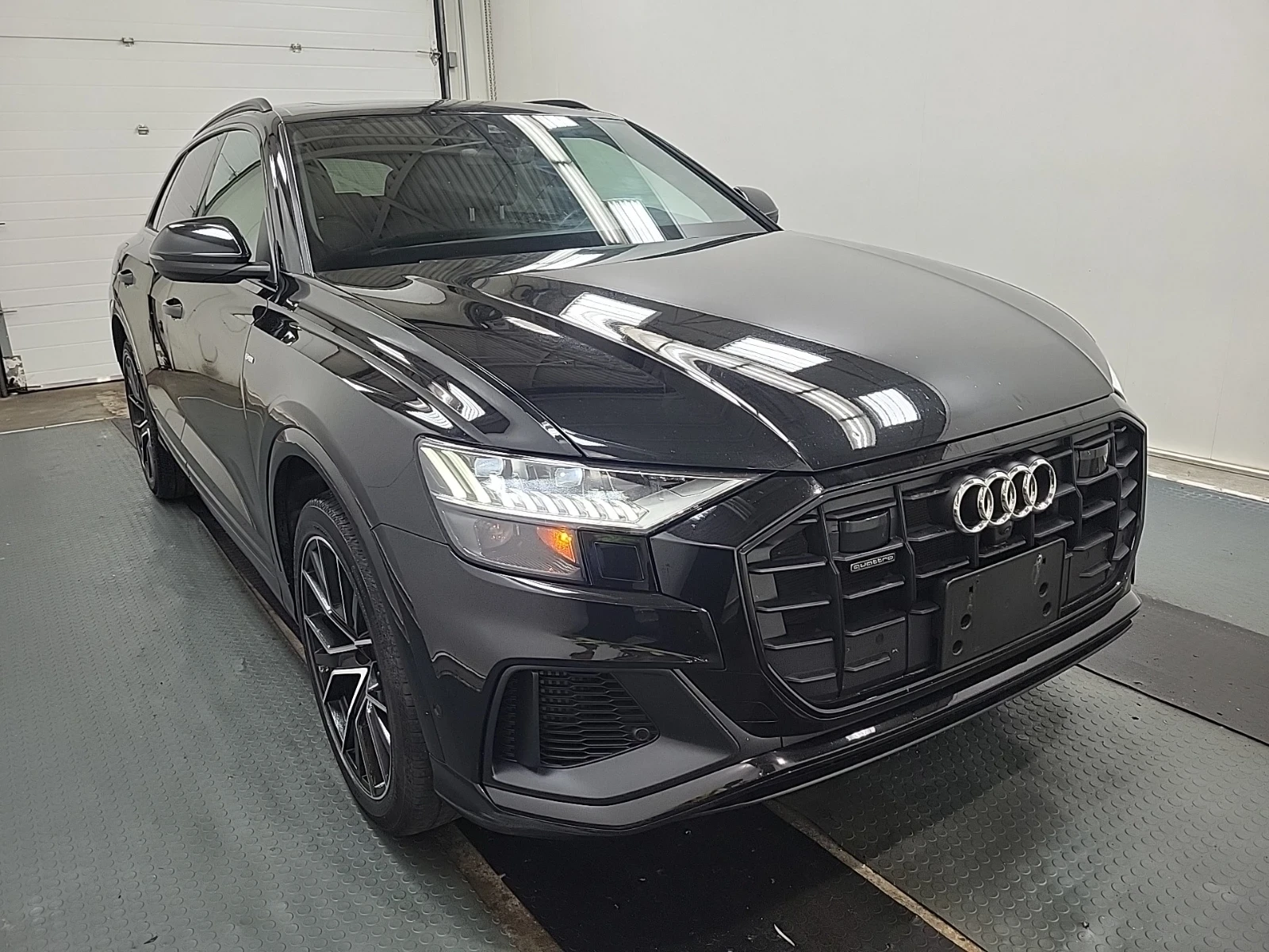 Audi Q8 55TFSi * S LINE * ОБДУХВАНЕ * DISTRONIC * CARFAX *, снимка 3 - Автомобили и джипове - 55500735