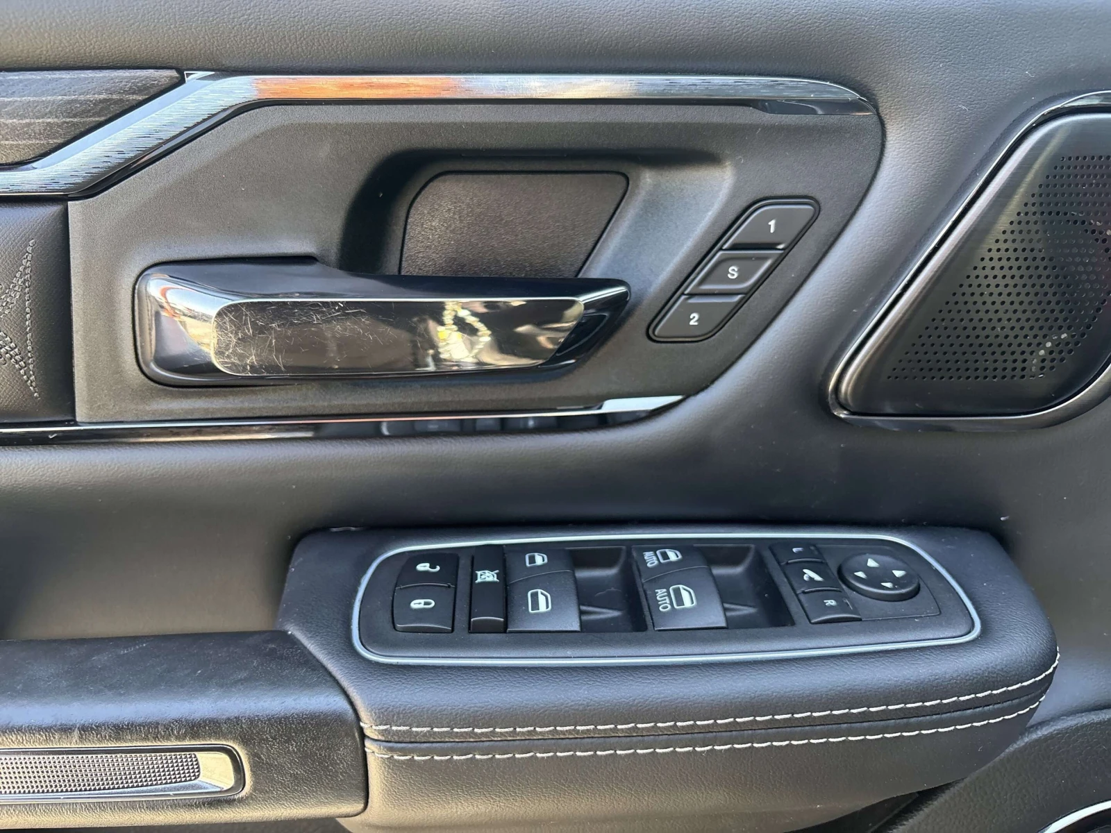 Dodge RAM 1500 * LIMITED* * 4X4* * HEMI* * PANORAMIC SUNROOF* * R, снимка 13 - Автомобили и джипове - 55836876