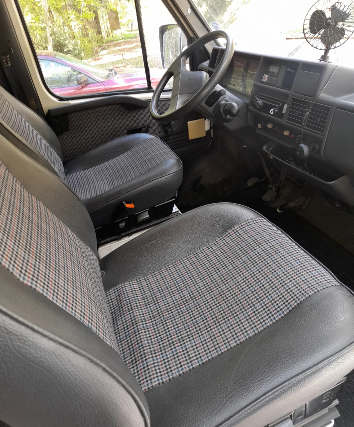 Кемпер Peugeot 2.5 TURBO D. КЛИМАТИК, СОЛАР, TV, снимка 9 - Каравани и кемпери - 54193933