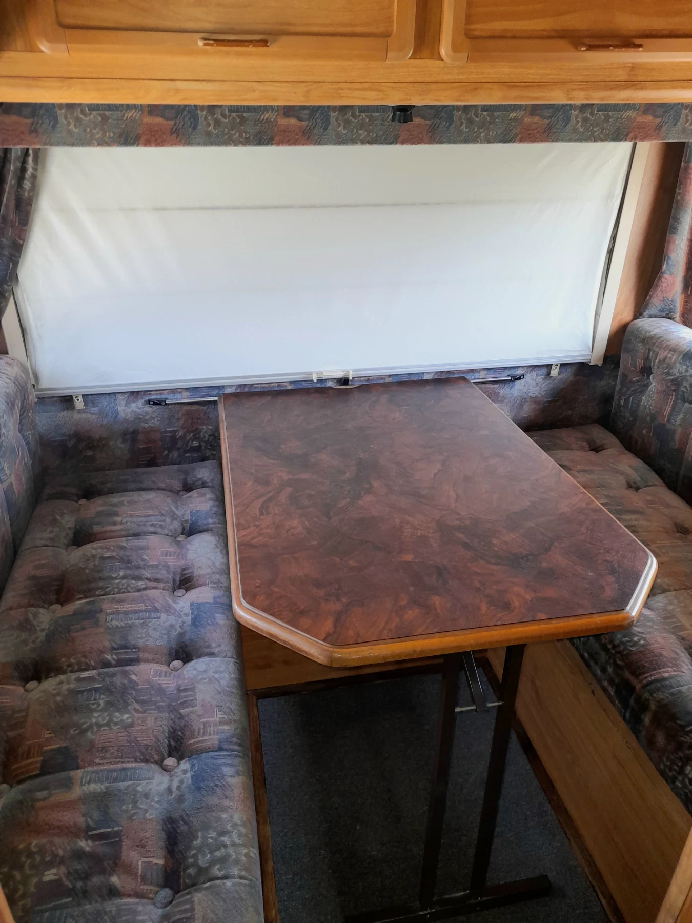 Кемпер Peugeot 2.5 TURBO D. КЛИМАТИК, СОЛАР, TV, снимка 16 - Каравани и кемпери - 54193933