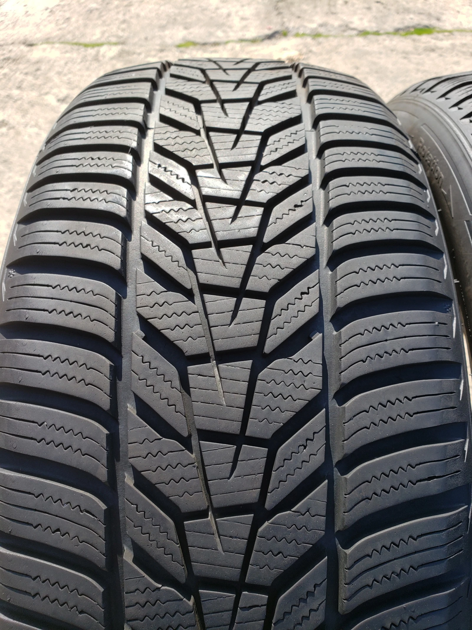 Гуми Зимни 215/50R18