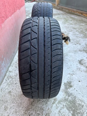 Гуми Зимни 245/40R19, снимка 2 - Гуми и джанти - 48599761