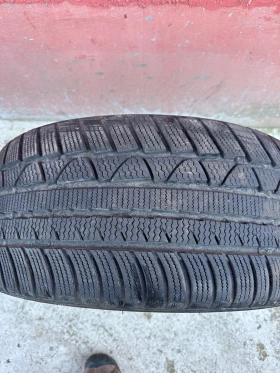 Гуми Зимни 245/40R19, снимка 3 - Гуми и джанти - 48599761