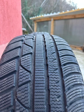 Гуми Зимни 245/40R19, снимка 1 - Гуми и джанти - 48599761