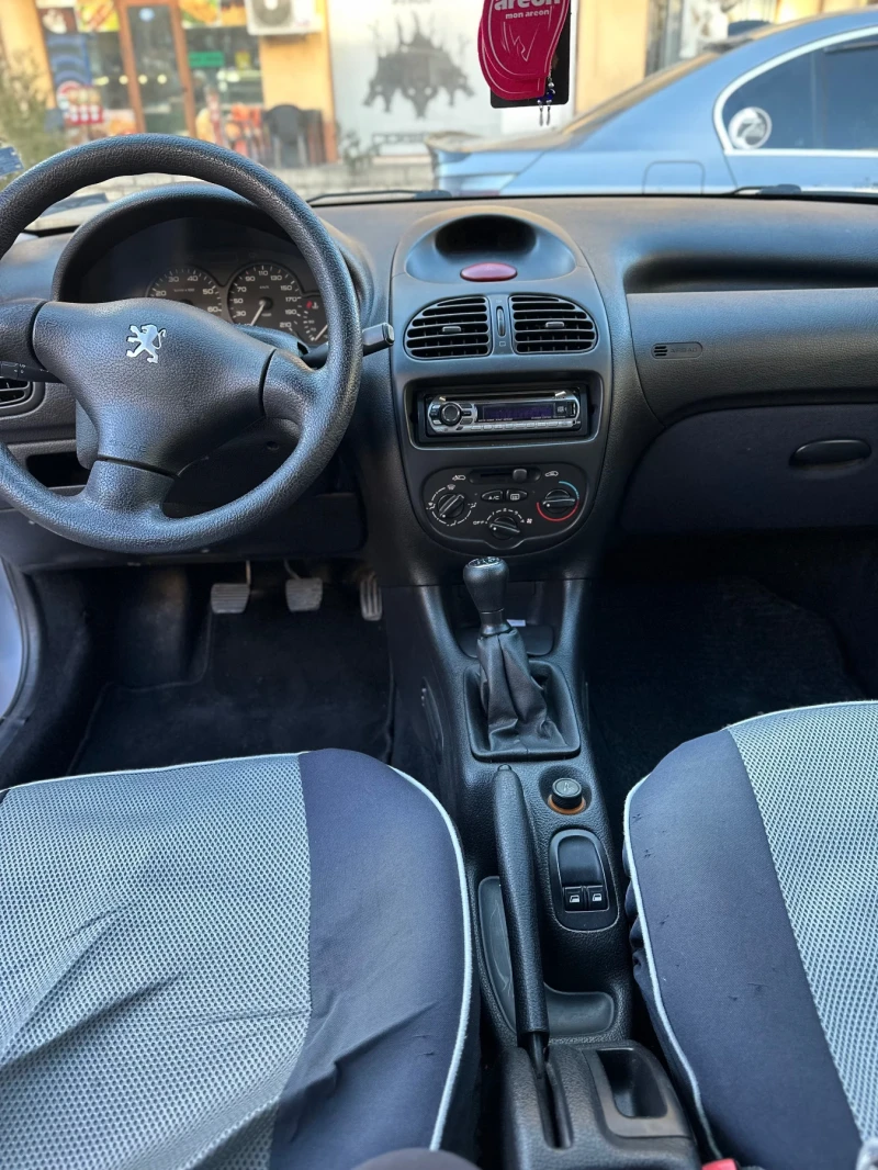 Peugeot 206  1.1 бензин, снимка 7 - Автомобили и джипове - 48879651