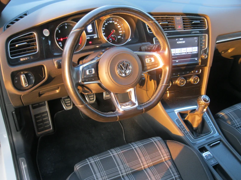 VW Golf 7 GTD, снимка 12 - Автомобили и джипове - 51659553