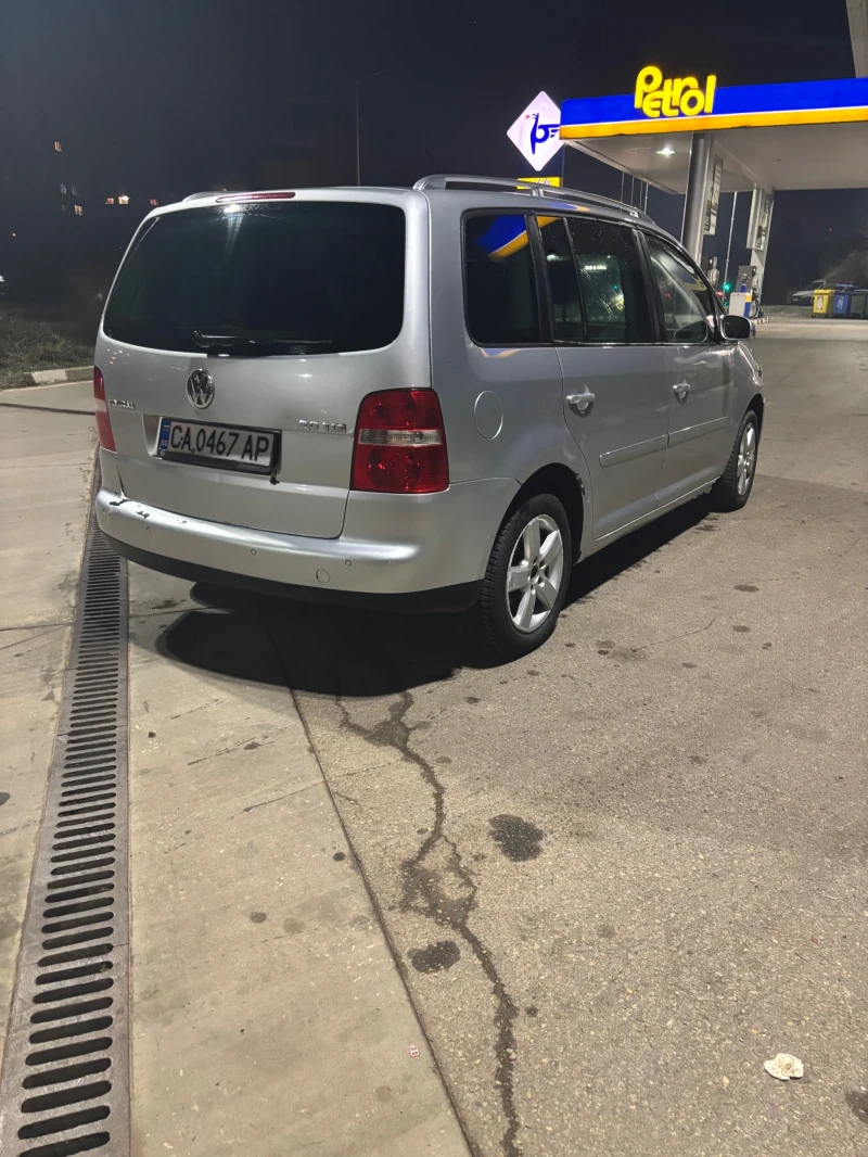 VW Touran АВТОМАТИК, снимка 6 - Автомобили и джипове - 52869797