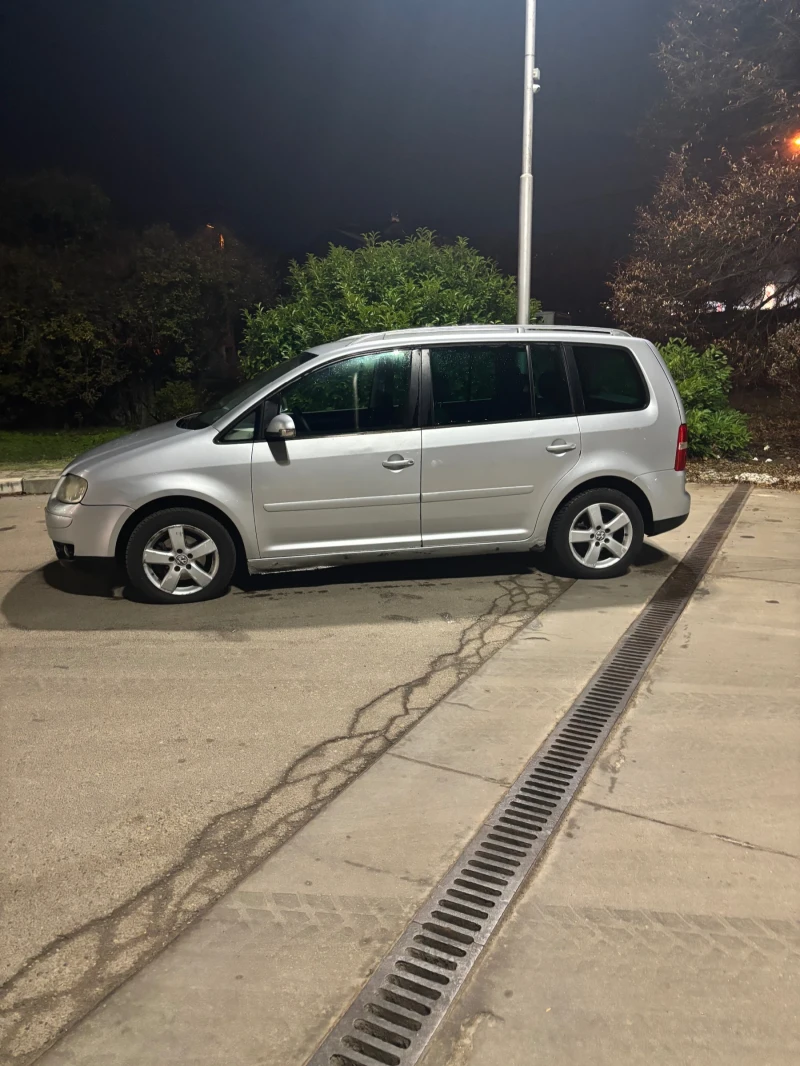 VW Touran АВТОМАТИК, снимка 4 - Автомобили и джипове - 52869797