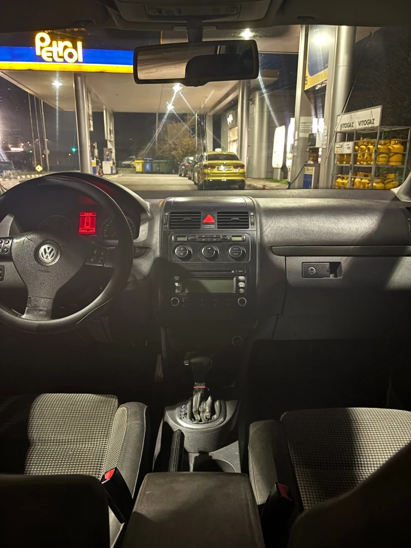 VW Touran АВТОМАТИК, снимка 10 - Автомобили и джипове - 52869797