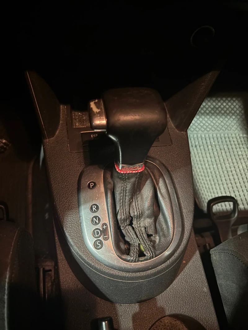 VW Touran АВТОМАТИК, снимка 12 - Автомобили и джипове - 52869797