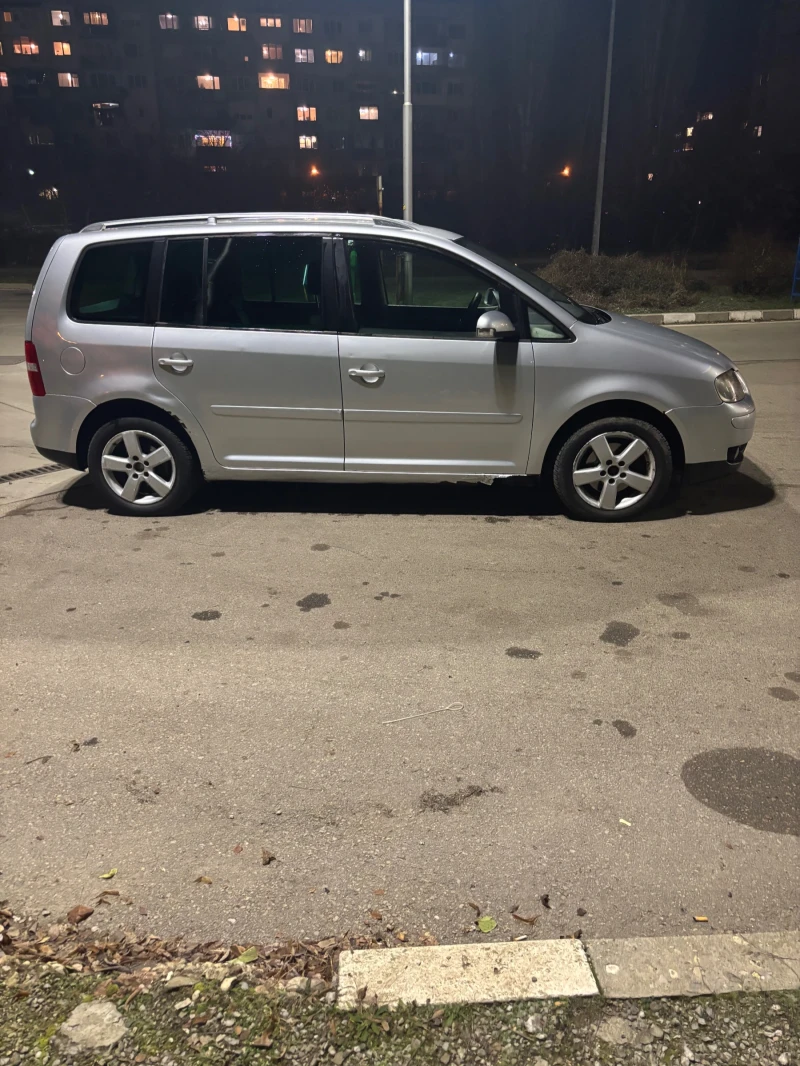 VW Touran АВТОМАТИК, снимка 7 - Автомобили и джипове - 52869797