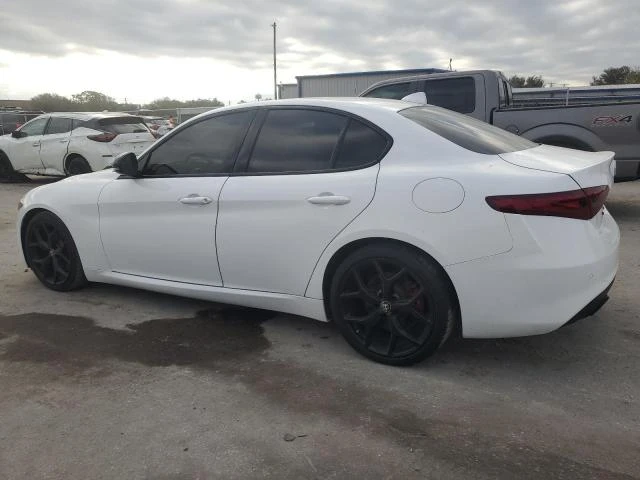 Alfa Romeo Giulia задно* червен салон* keyless* pamet* , снимка 2 - Автомобили и джипове - 48560259