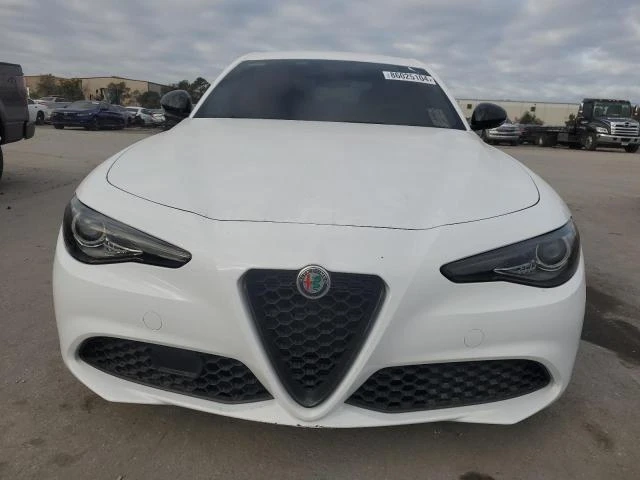 Alfa Romeo Giulia задно* червен салон* keyless* pamet* , снимка 5 - Автомобили и джипове - 48560259