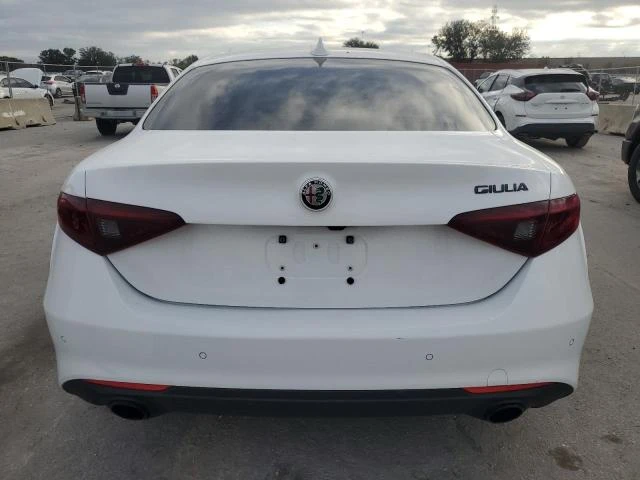 Alfa Romeo Giulia задно* червен салон* keyless* pamet* , снимка 6 - Автомобили и джипове - 48560259