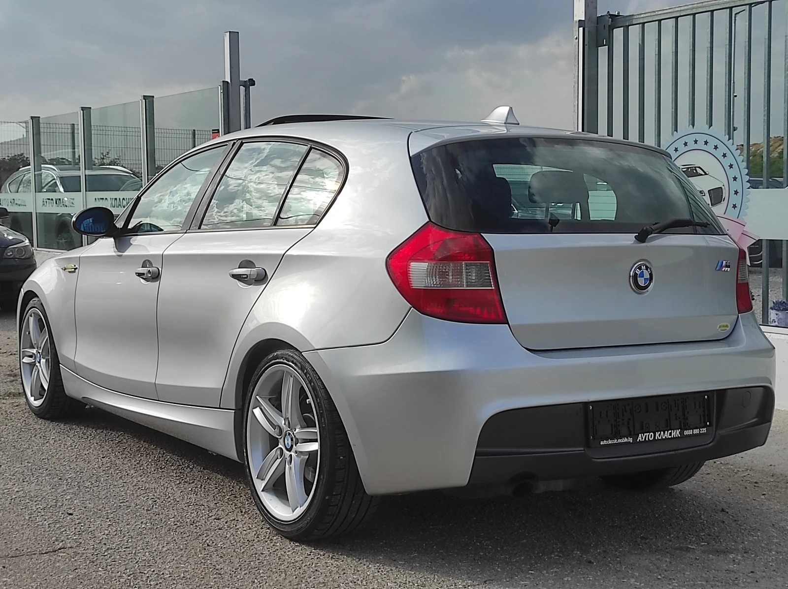 BMW 118 2.0i 4ВРАТИ М ПАКЕТ 6СК RECARO ШИБЕДАХ ЗИМНИ ГУМИ! - изображение 7